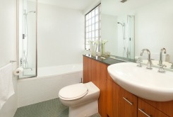 image of second bathroom of holiday apartment manly